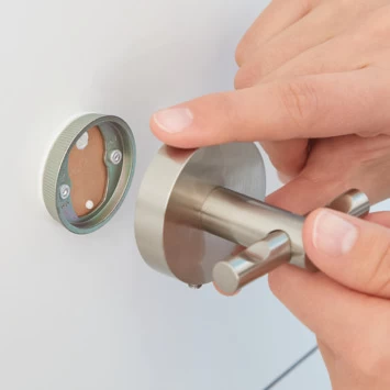 Tesa Handdoekhouder Ekkro 2-armig Flexibel 6 Tesa Handdoekhouder Ekkro 2-armig Flexibel - Afbeelding 6